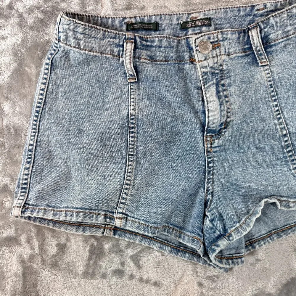 WILD FABLE Women Size 8 Super High Rise Jean Shorts Denim Light Wash Seamed